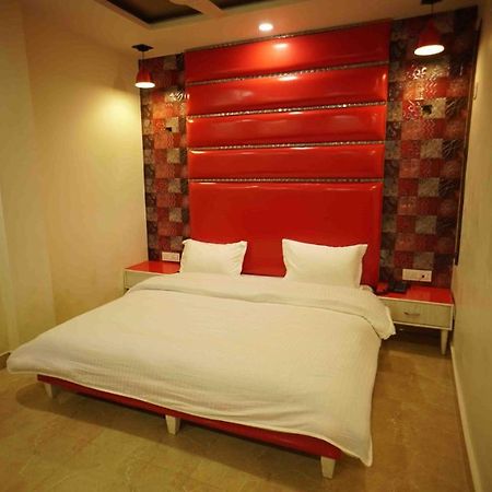 Hotel Soluxe Yamunānagar Exterior foto